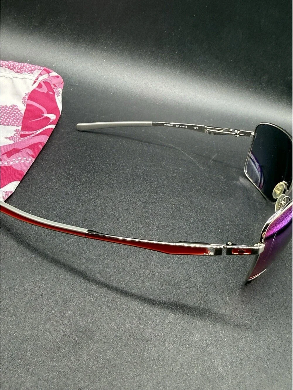 Oakley peeling minor